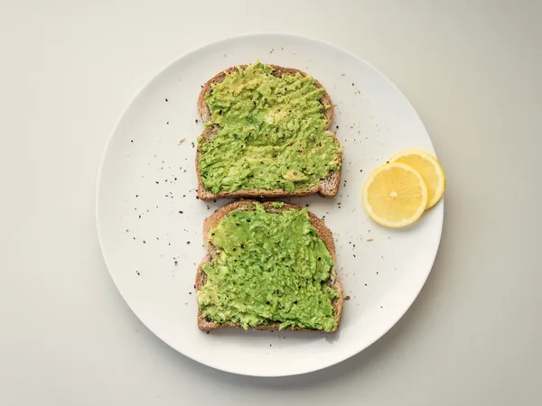 Tostadas de Aguacate